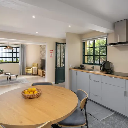 Relax Garden House By An Island *