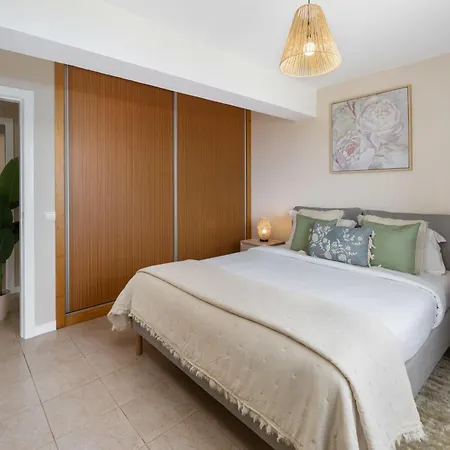 Relax Garden House By An Island