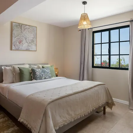 Relax Garden House By An Island 펜션 *