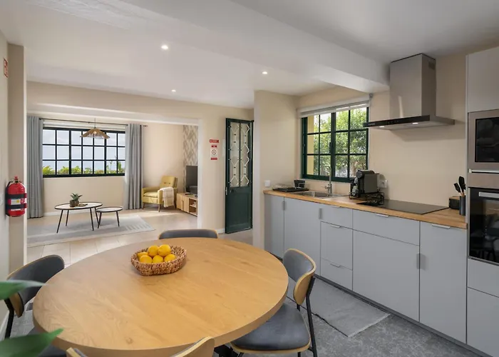 Relax Garden House By An Island *