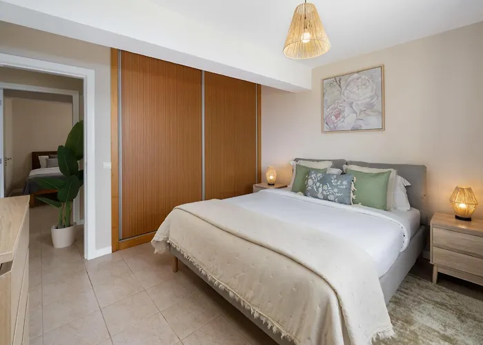 Relax Garden House By An Island